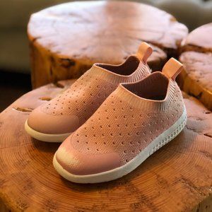 Heyfolks Kids Voyageur in pink -- toddler size 8 slip-on shoes